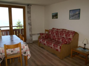 3 pièces au pied des pistes avec balcon et coin cuisine équipé - FR-1-557-33